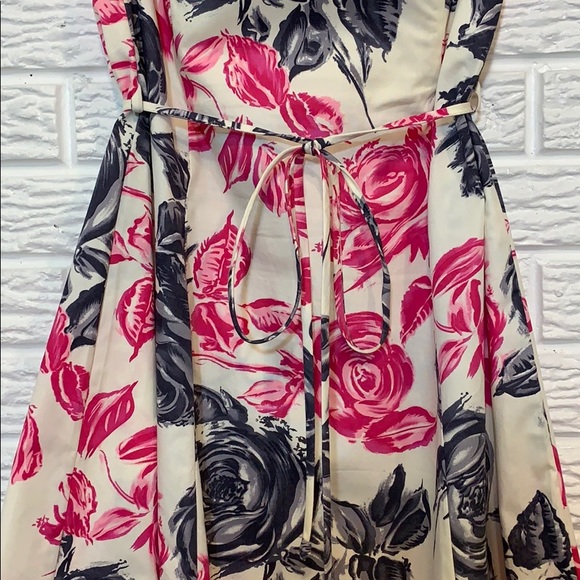 XS floral dress by Holly Sharp. - Picture 2 of 12